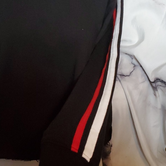 Cropped Sweater❤🤍🖤 - Picture 3 of 4